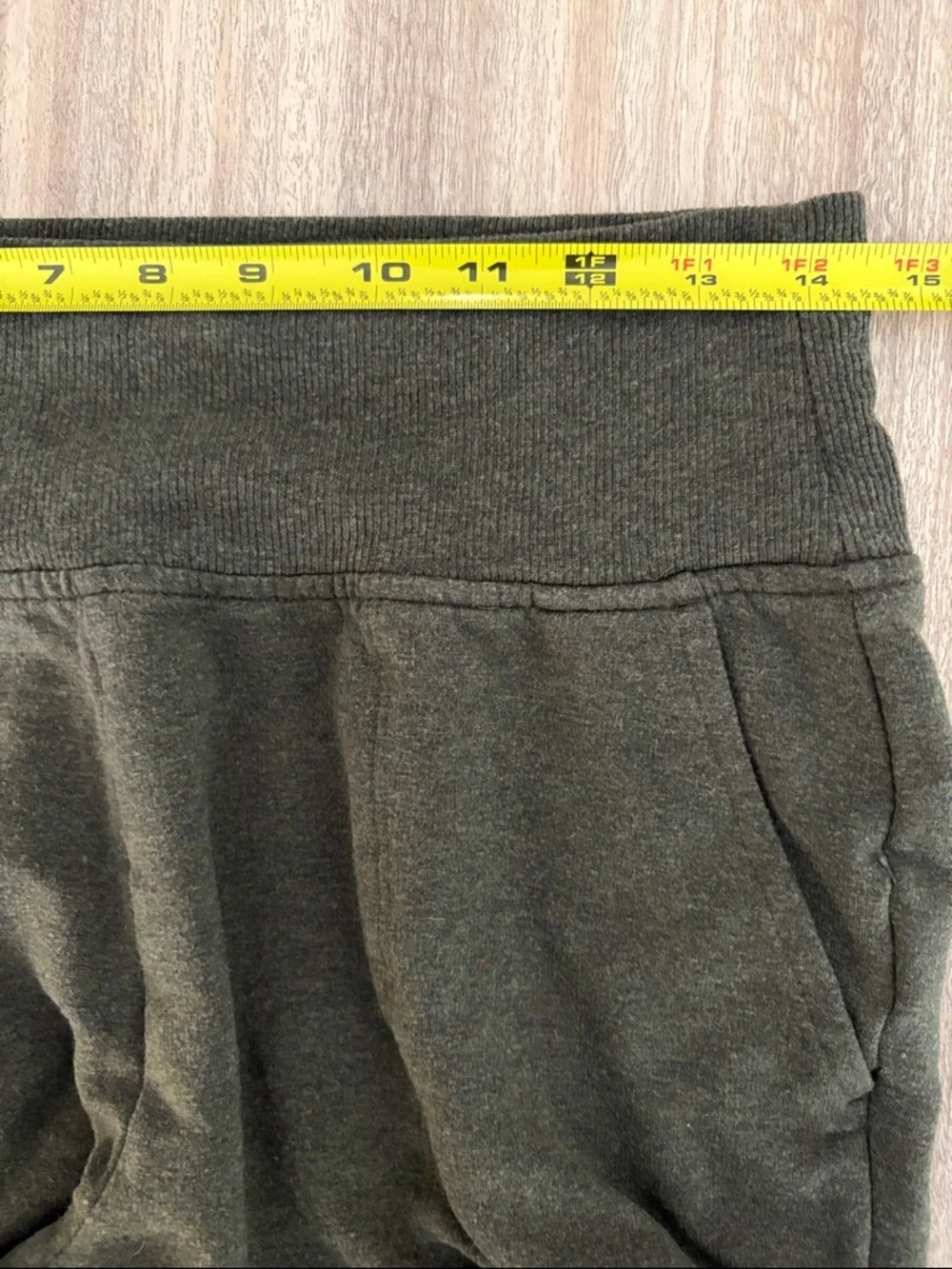 Athleta Coaster Luxe High Rise Jogger Pants Women’s Size Medium Dark Green